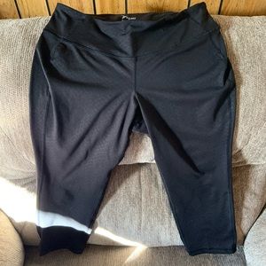 Women’s Old Navy Active Capri